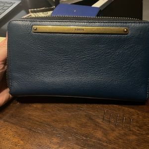 Liza Zip Around Clutch Wallet Fossil
